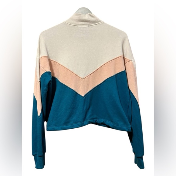 Forever 21 Colorblock Crop Sweatshirt – Size Small - Picture 2 of 4
